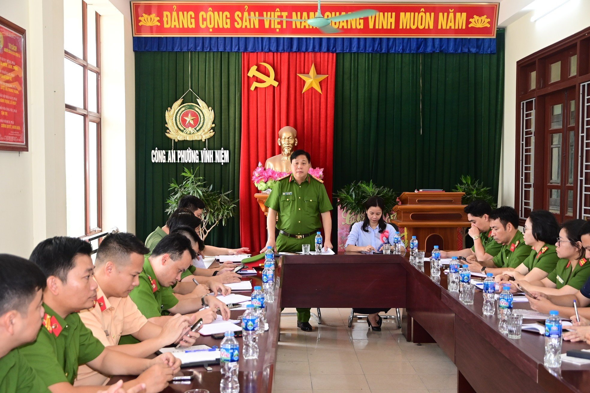 Ưu tiên mọi nguồn lực hỗ trợ quận Lê Chân phấn đấu hoàn thành chỉ tiêu kích hoạt tài khoản ĐDĐT